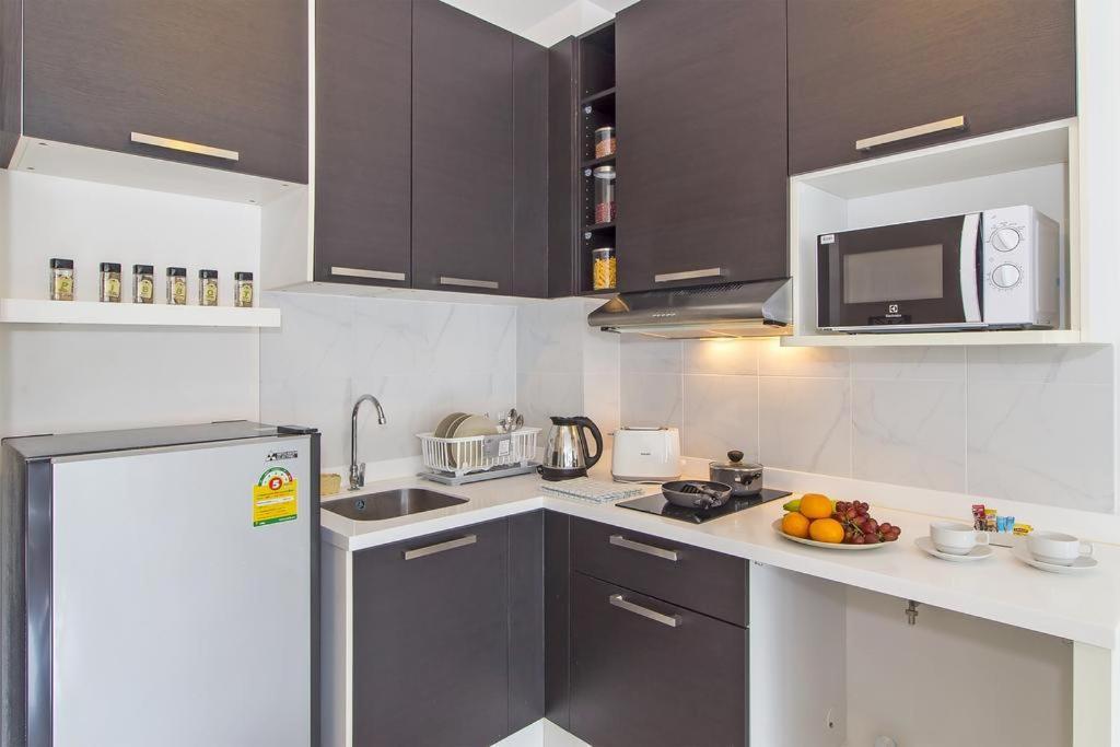 Chic Condo By Resava Karon Extérieur photo