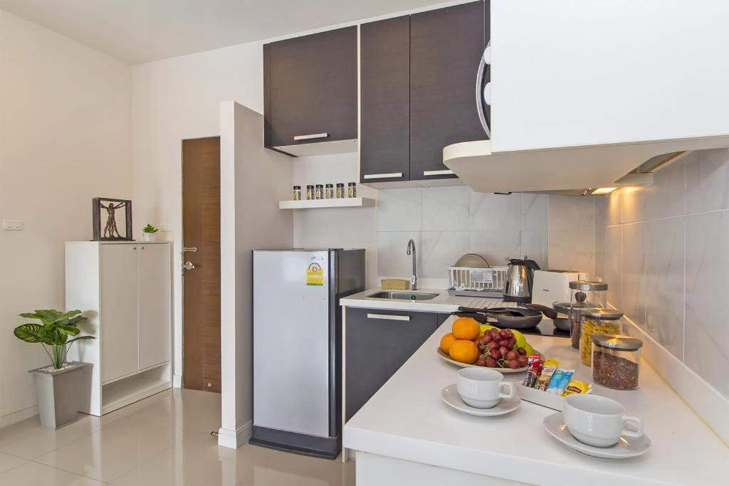 Chic Condo By Resava Karon Extérieur photo
