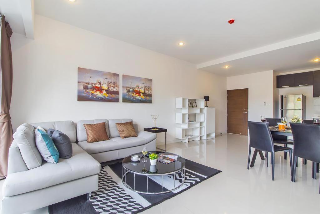 Chic Condo By Resava Karon Extérieur photo